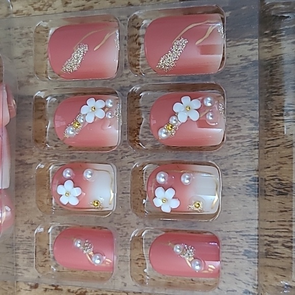 2/$16 3D Floral Pearls Glitter Press On Nails - Picture 14 of 16